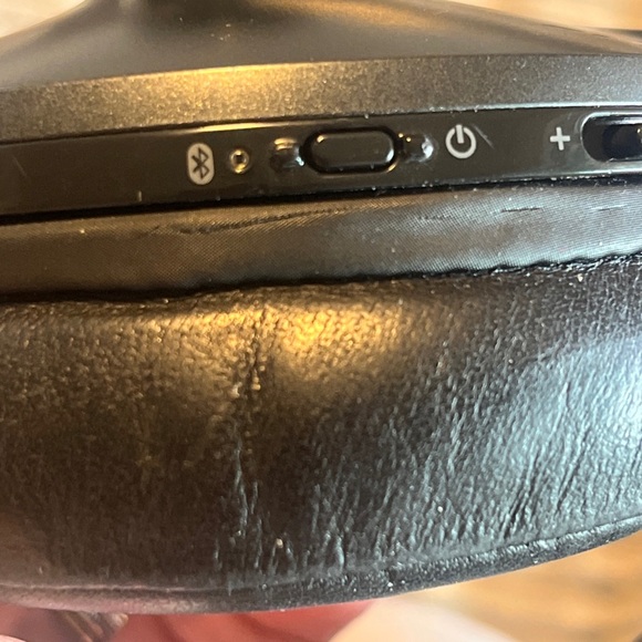 Sennheiser Momentum M2 AEBT Wireless Over Ear Noise Cancelling Headphones - Picture 8 of 8